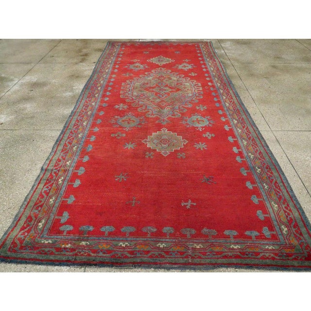 Early 20th Century Galerie Shabab Collection Early 20th Century Handmade Turkish Oushak Gallery Rug in Red For Sale - Image 5 of 10