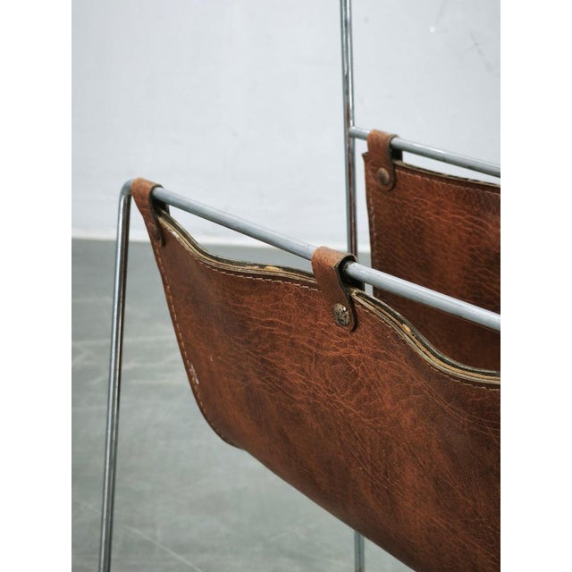 Elegant Italian Modernist magazine and newspaper rack dating from the 1980s, crafted from cognac brown leather and a...