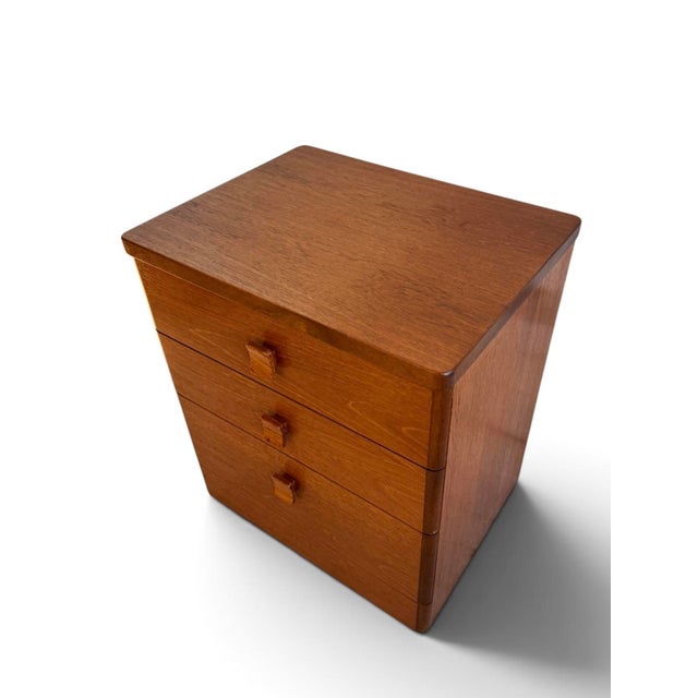 Mid-Century Modern Teak Cantata Collection Chest of Drawers by Ron Carter for Stag, 1970 For Sale - Image 3 of 6