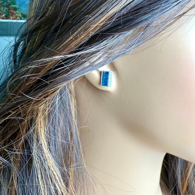 2000 - 2009 Messika 'Kate' Diamond Stud Earrings 18k Gold Designed With Maison’s Signature, A Pair For Sale - Image 5 of 7