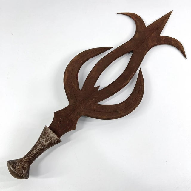 African Early 20th Century Ngombe Executioner's Prestige Knife Currency For Sale - Image 3 of 6