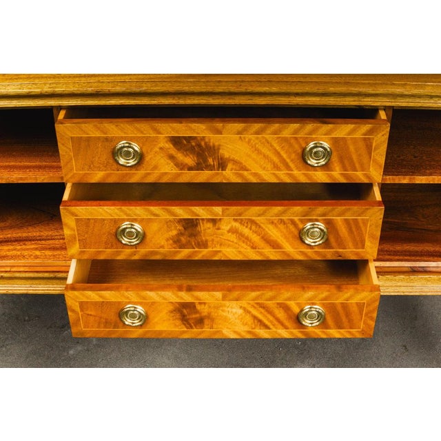 English Style Sideboard in Mahogany For Sale - Image 11 of 14