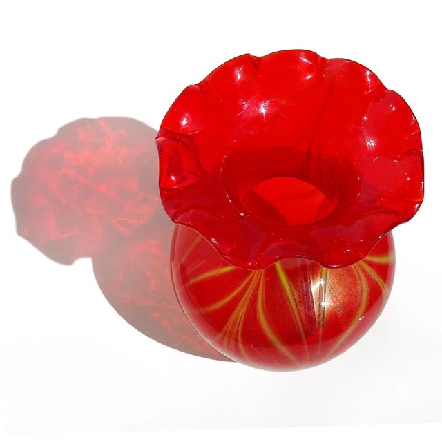 Mid 20th Century Murano Venetian Vintage Red Yellow Pulled Feather Gold Leaf Italian Art Glass Ruffle Rim Flower Vase For Sale - Image 5 of 10