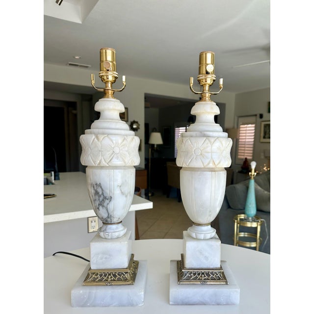 Italian Pair of Italian Neoclassic Alabaster Table Lamps, Hand-Carved, 1950s For Sale - Image 3 of 18