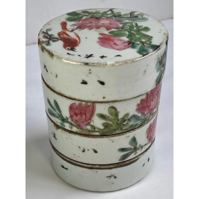 Early 20th Century Early 20th Century Chinese Hand-Painted Four-Tiered Ceramic Keepsake Box For Sale - Image 5 of 10