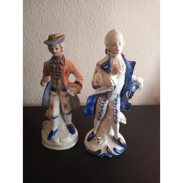 1960s Blue & White Victorian Porcelain Figurines - Set of 2 For Sale In Dallas - Image 6 of 7