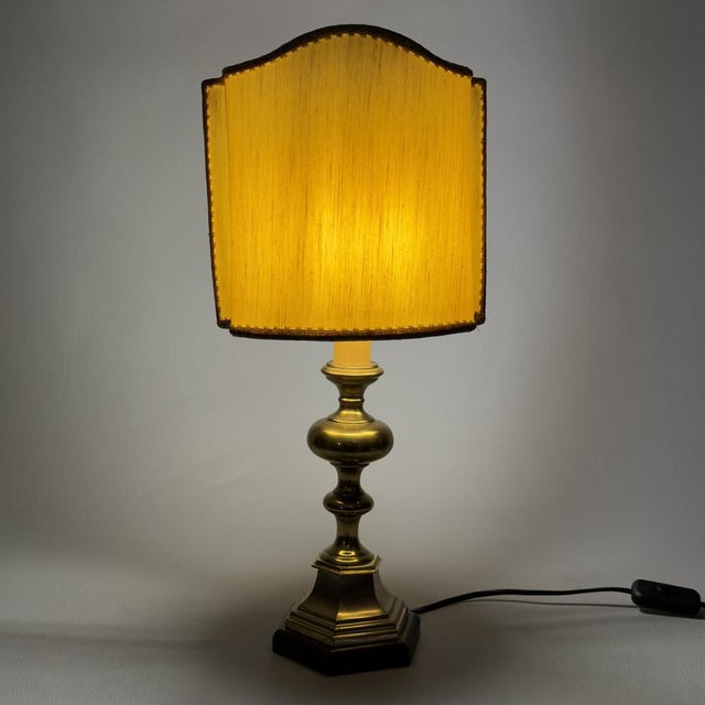 A refined Italian-made table lamp dating back to the 1960s. A classic and timeless design, ideal for desks, dressers, or...