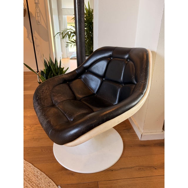 Italian Space Age Fiberglass and Leather Lounge Chair, 1970s For Sale - Image 6 of 11