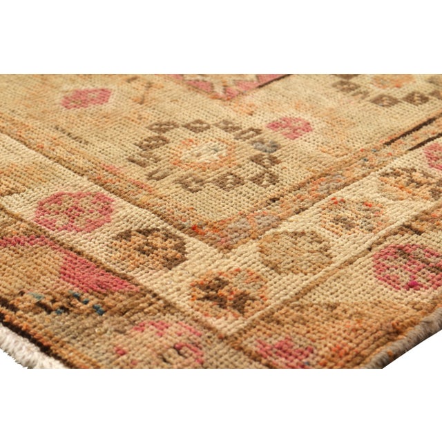 Tribal Hand-Knotted Vintage Oushak Rug Beige Brown Peach Geometric Pattern For Sale - Image 3 of 5