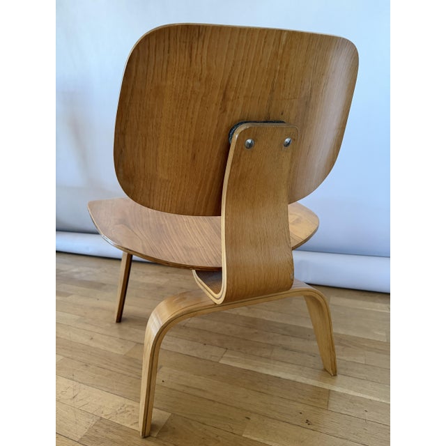 LCW Chair by Charles & Ray Eames for Herman Miller Evans, 1940s, in Flawless conditions. Designed 1920 to 1949 This piece...