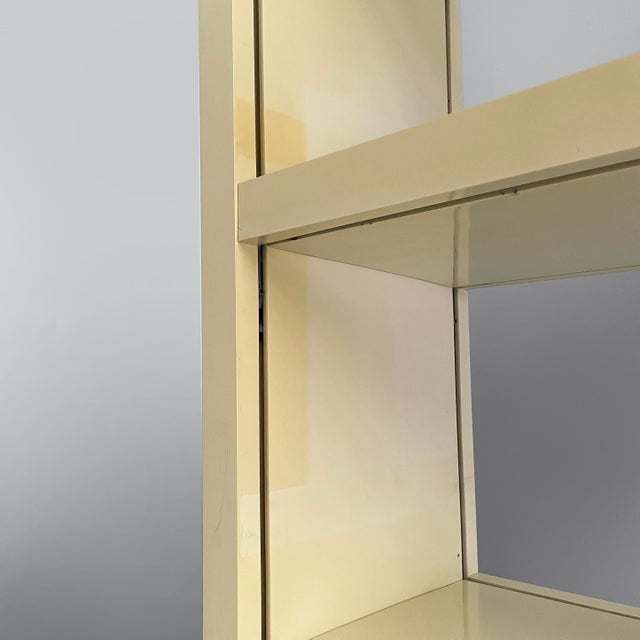1970s Space Age Italian Plastic Bookcase Dodona 300 by Ernesto Gismondi for Artemide, 1970s For Sale - Image 5 of 18