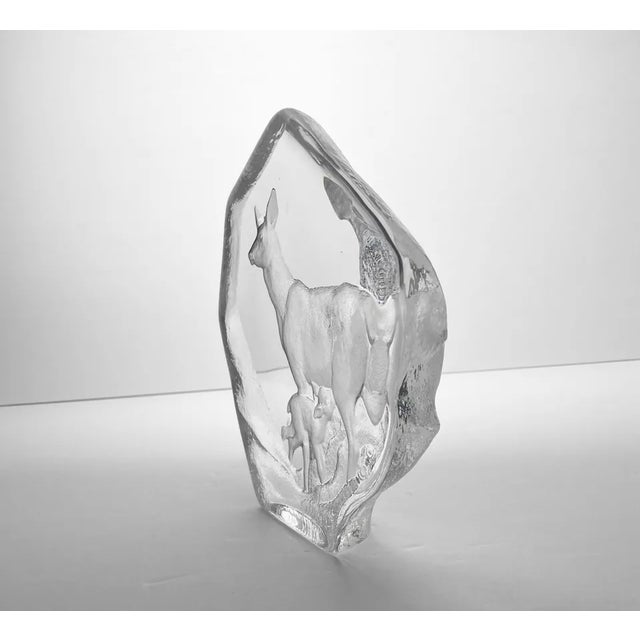 Mats Jonasson 1990s Mats Jonasson “Deer, Doe & Fawn” Crystal Swedish Paperweight Sculpture For Sale - Image 4 of 5