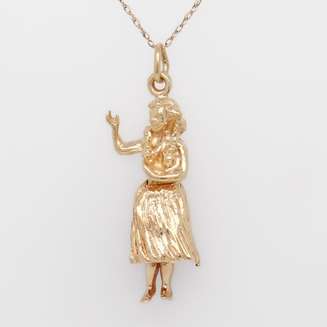 Late 20th Century Vintage 14k Gold Figural Kinetic Hula Dancer Charm for a Bracelet For Sale - Image 5 of 12