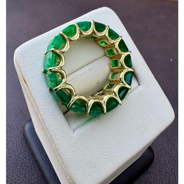 Natural 12 Ct High Quality Zambian Emerald Cut Emerald Eternity Band/ Ring 14 KG For Sale - Image 13 of 18