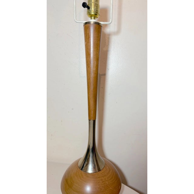 Metal Share Tall Vintage MCM Laurel Lamp Co. Tony Paul Style Teak & Brass Table Lamp 1960s For Sale - Image 7 of 10