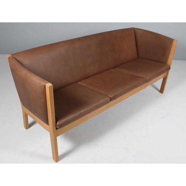 Three-Seat Sofa in Oak and Full Grain Leather by Hans J. Wegner for Getama For Sale - Image 4 of 9