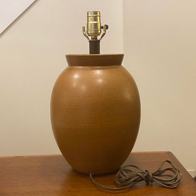 Mid-Century Modern Vintage Ceramic Cattail Motif Table Lamp For Sale - Image 3 of 12