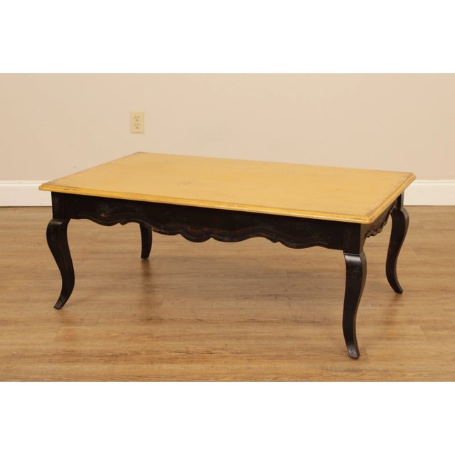High Quality Distressed Paint Finish Solid Wood Coffee Table