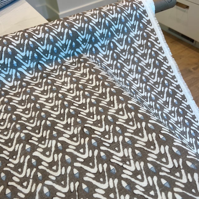 2020s Galbraith & Paul Linen Bellflower Quarry Fabric 7 3/4 Yards For Sale - Image 5 of 6