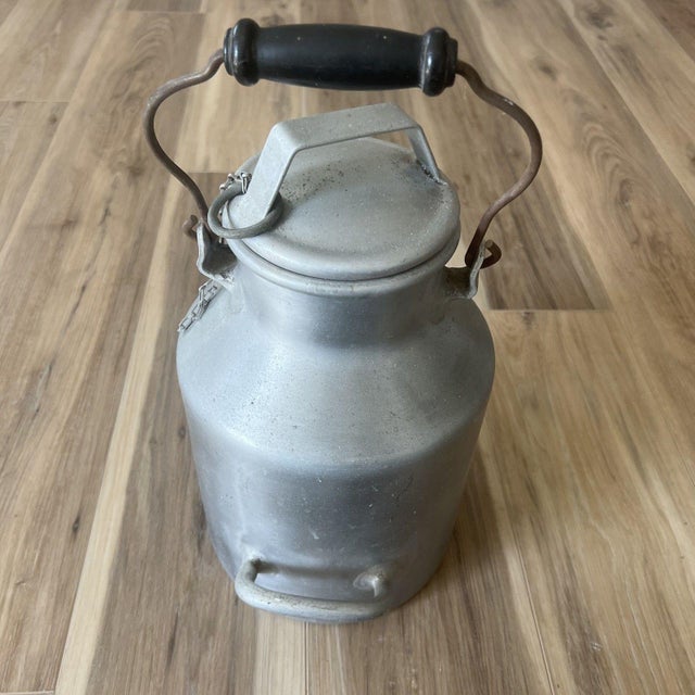 1930s 1930 Vintage Farmhouse Tacuco Wear-Ever Aluminum Milk Dairy Can Pitcher No 578-G For Sale - Image 5 of 9