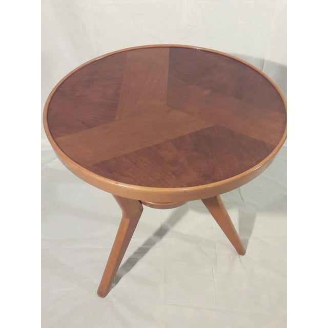 Mid-Century Round Wooden Coffee Table, in Very Good conditions. Designed 1950 to 1959