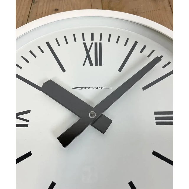 Industrial White Soviet Bakelite Factory Wall Clock from Strela, 1980s For Sale - Image 9 of 17