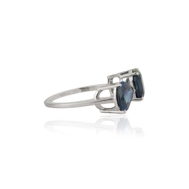 Metal 4 Carat Natural Blue Sapphire Toi Et Moi Cockrtail Ring Size 5.5 in 18k Gold For Sale - Image 7 of 16