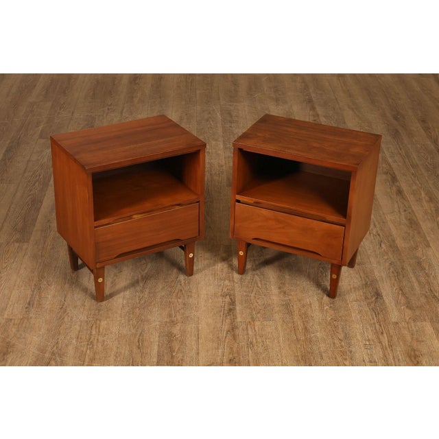High Quality Vintage Pair of Walnut One-Drawer Nightstands with Open Storage