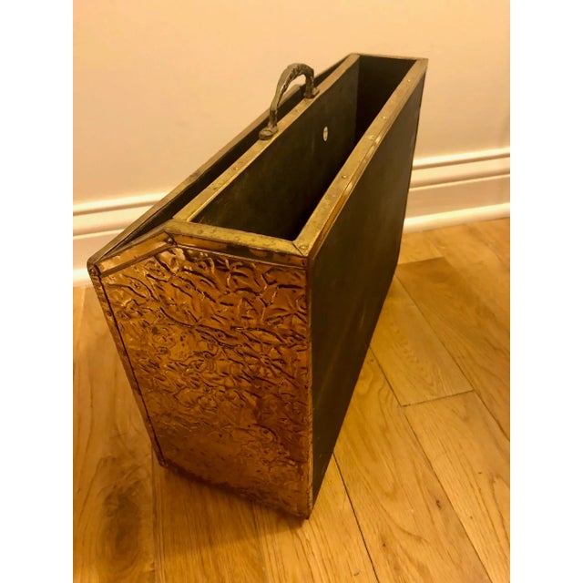 1950s Vintage English Traditional Brass Repoussé Magazine Rack For Sale - Image 5 of 8