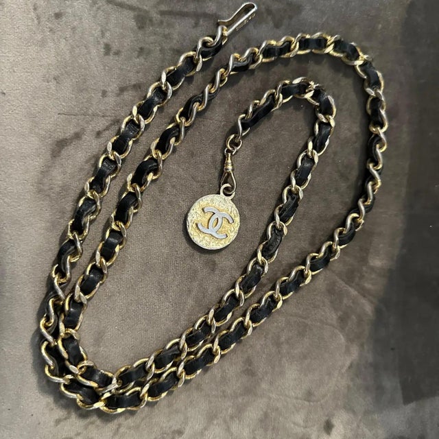 An Iconic 1990s Leather and Metal Chain Belt by Chanel For Sale - Image 11 of 12