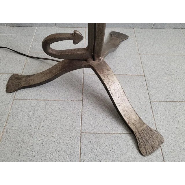 Gray French Brutalist Chain & Arrows Floor Lamp in Iron, 1970s For Sale - Image 8 of 13