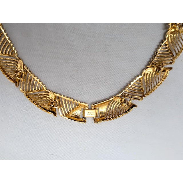 Metal Vintage Signed Napier Goldtone Openwork Wavy Link Collar Necklace For Sale - Image 7 of 16