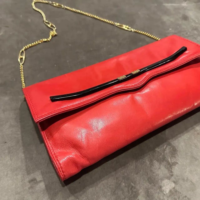 1980s Red Leather and Brass Chain Italian Shoulder Bag For Sale - Image 11 of 12