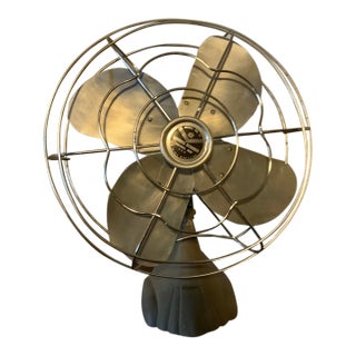 1940s Industrial Manning-Bowman Model 51 Oscillating Desk Electric Fan For Sale