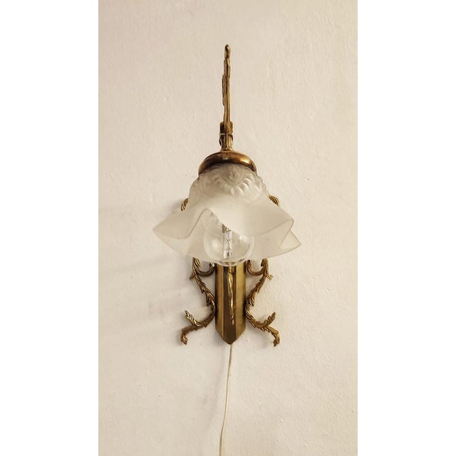 Modernist Spanish Bronze Wall Light, 1930s, in Very Good conditions. Designed 1890 to 1919 Up to 250V (Europe/UK...