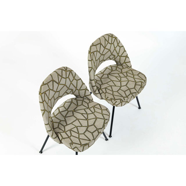 Beige Set of 4 Eero Saarinen Executive Side Chairs for Knoll Mid Century Modern Black Metal For Sale - Image 8 of 12