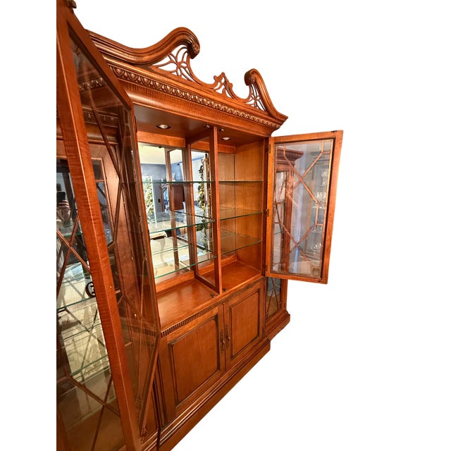 Hickory White Late 20th Century Hickory White Hampton Collection China Cabinet For Sale - Image 4 of 14