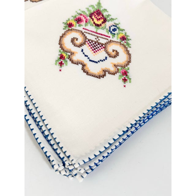 1970s Vintage Hand Embroidered Floral Cotton Dinner Napkins – Blue Stitch Trim, Cottage Style (Set of 10) For Sale - Image 5 of 12