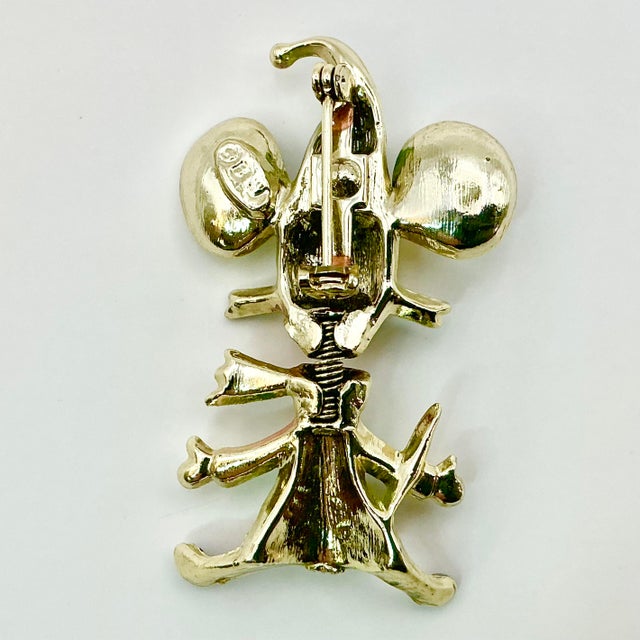 1970s 1970s Vintage Boho Chic Christmas Mouse Bobblehead Brooch, Beatrix Jewelry For Sale - Image 5 of 6