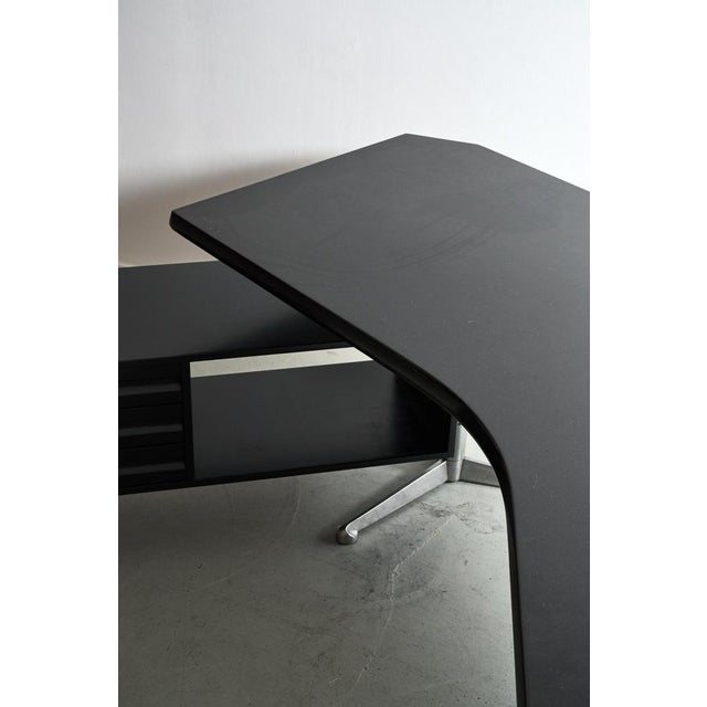 Black Boomerang Executive Desk attributed to Osvaldo Borsani for Tecno, 1960s For Sale - Image 11 of 12