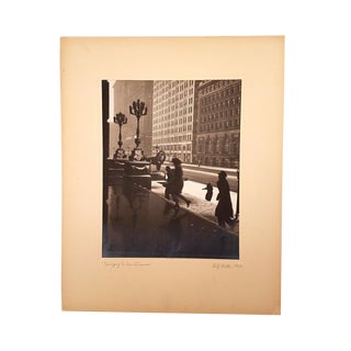 1939 Fritz Roetter Chicago Art Institute "Hurrying to See Picasso" Photo For Sale