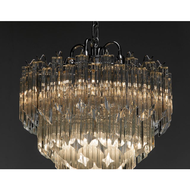 1980s Venini Chrome Tiered Chandelier with 91 Clear Triedri Murano Crystals, Italy, 1980s For Sale - Image 5 of 5