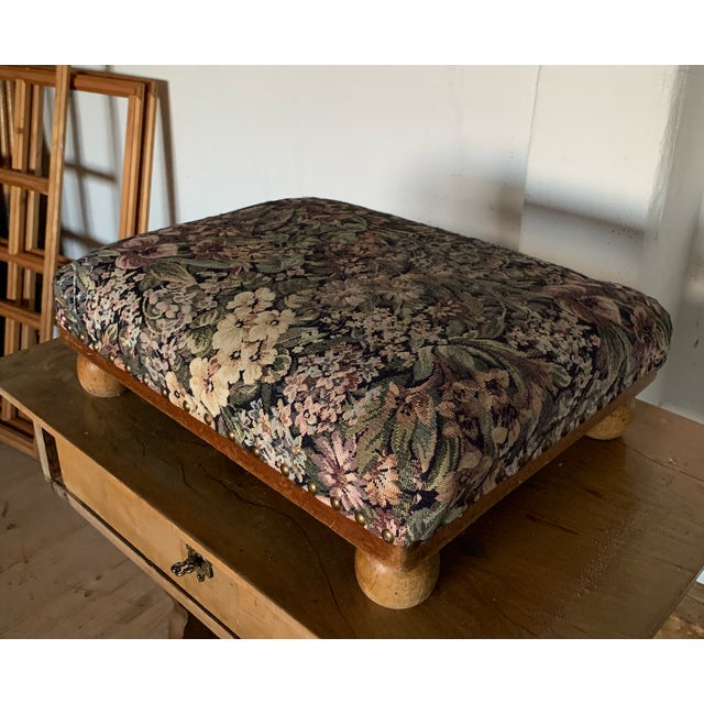 Beautiful footstool in great overall condition, impeccable upholstery and wooden frame.