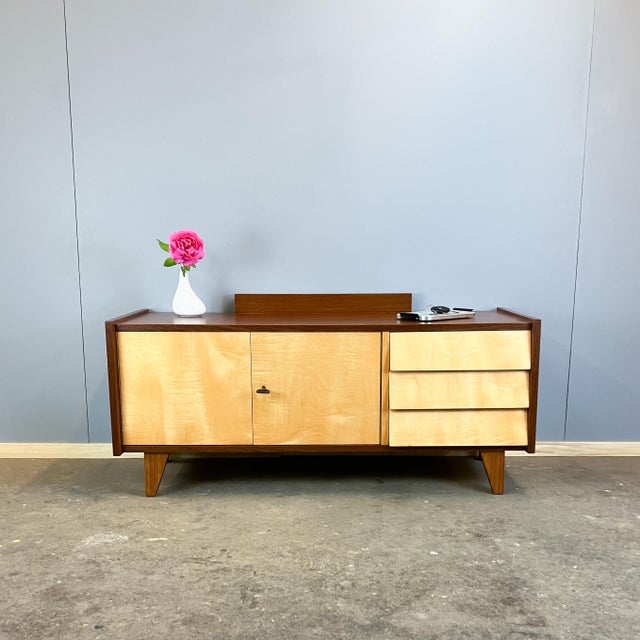 Small Hallway Lowboard Chest of Drawers in Figured Maple, 1960s For Sale - Image 4 of 13