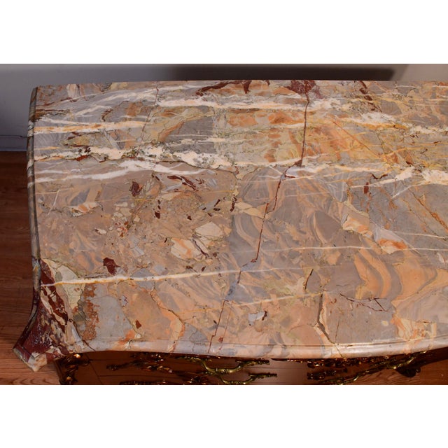French 1880 Antique French Louis XV Burl Walnut & Walnut Marble Top Commode / Dresser For Sale - Image 3 of 18