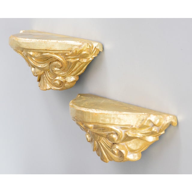 A lovely pair of antique Italian gilded wood and gesso wall brackets shelves, circa 1900. Decorated with lovely scrolls...