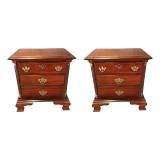 Solid Cherry Wood 'American Independence Collection' Georgian Pair of Nightstands Made in North Carolina by American Drew - Vintage 1980s For Sale