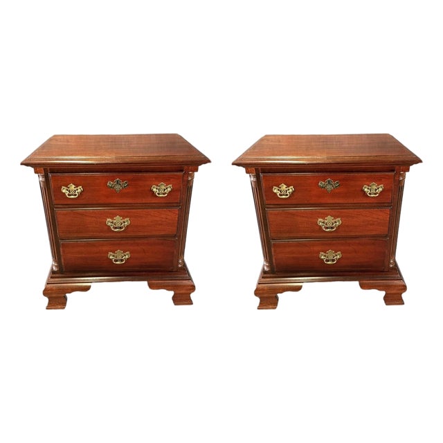 Solid Cherry Wood 'American Independence Collection' Georgian Pair of Nightstands Made in North Carolina by American Drew - Vintage 1980s For Sale