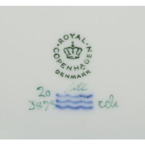 Ceramic Flora Danica Plate in Hand-Painted Porcelain with Flowers from Royal Copenhagen, 1968 For Sale - Image 7 of 8