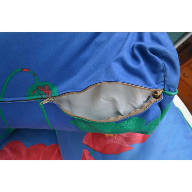 1980s Michael Thomas White Wood Framed Loveseat Sofa W/ Vibrant Blue & Red Poppies Upholstery For Sale - Image 14 of 18